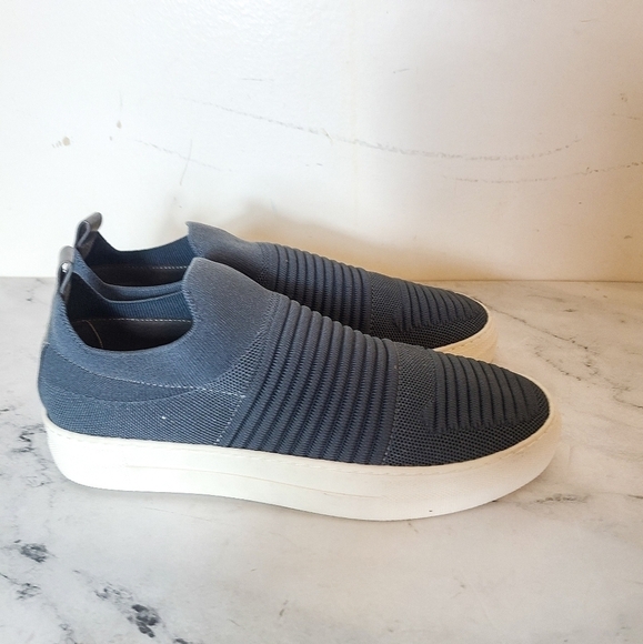 Material Girl Grey Sneaker 10 NWT - Picture 2 of 7